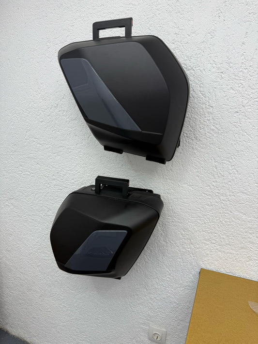 Βάσεις τοίχου 3D Print για εργοστασιακές πλαϊνές βαλίτσες Yamaha Tracer 9